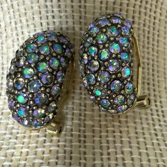 SIGNED HEIDI DAUS AURORA BOREALIS CRYSTAL OMEGAEARRINGS NEW